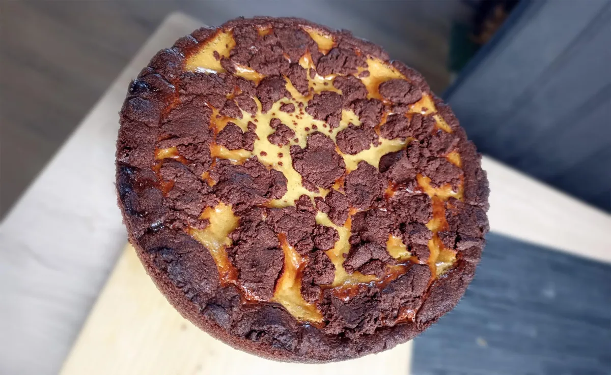 Veganer russischer Zupfkuchen mit Kakaoteig und Vanillefüllung