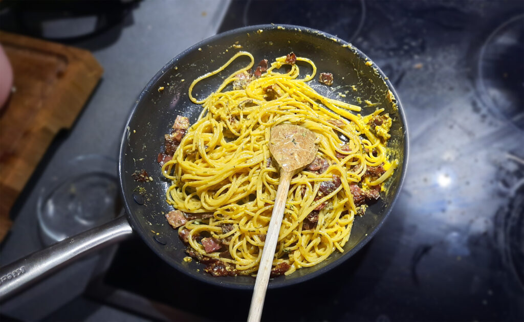 Spaghetti in Pfanne