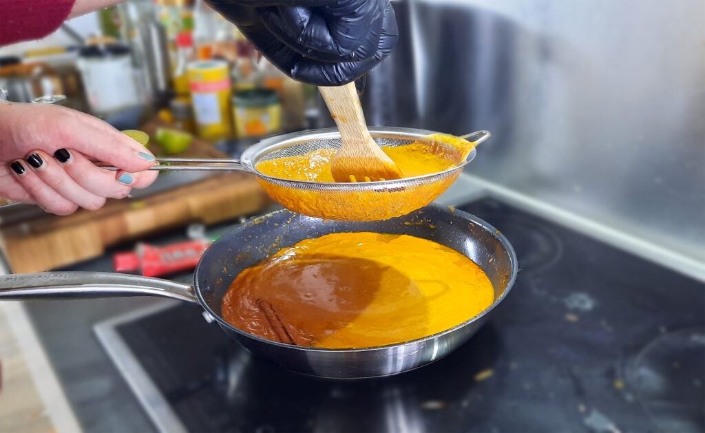 Indische Curry Bowl - pürierte Soße sieben